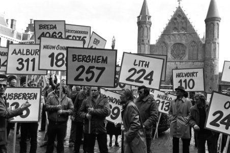 Brabanders demonstreren voor meer arbeidsplaatsen in Noord-Brabant. Demonstrante, Bestanddeelnr 931-9210