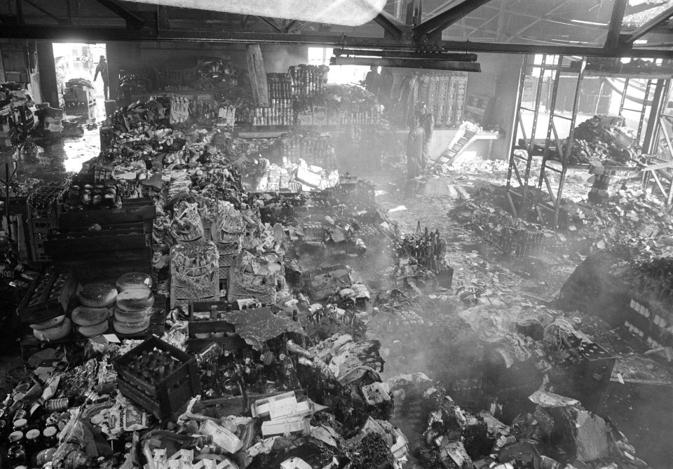 Brand in opslagplaats Simon de Wit , Zaandam, Bestanddeelnr 924-9140