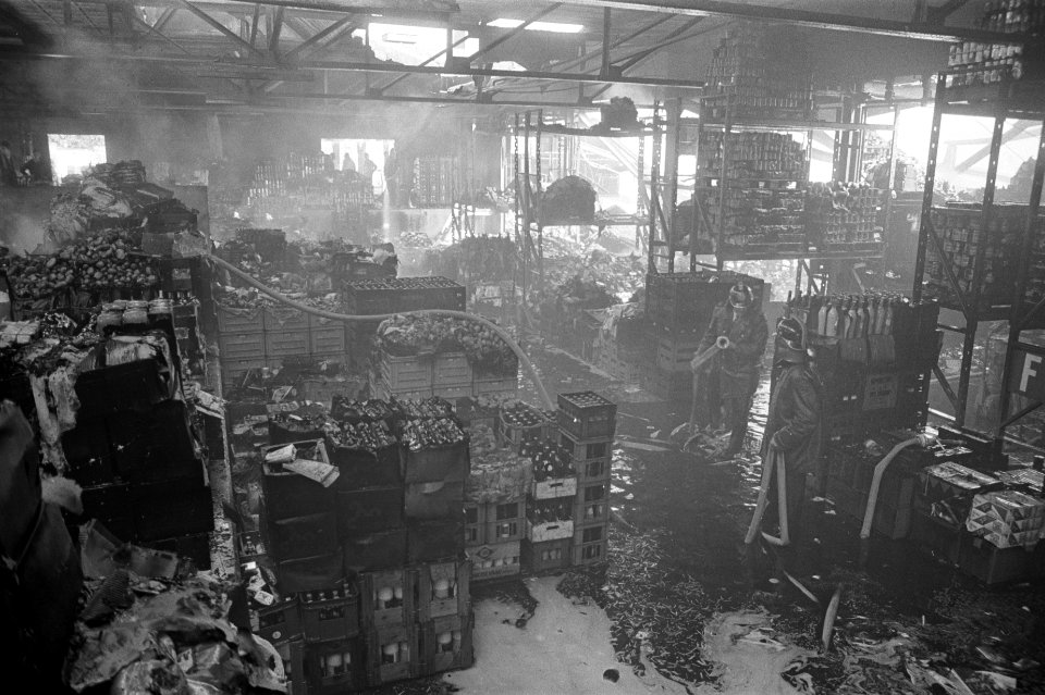 Brand in opslagplaats Simon de Wit , Zaandam, Bestanddeelnr 924-9138