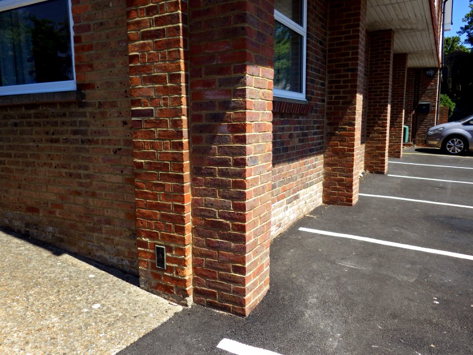Bracket, St. Mark's Church Hall, Green Lane, Bexhill (2)