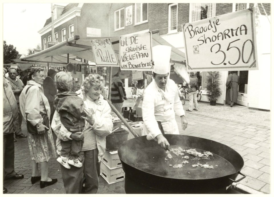 Braderie Bennebroek. NL-HlmNHA 54031691