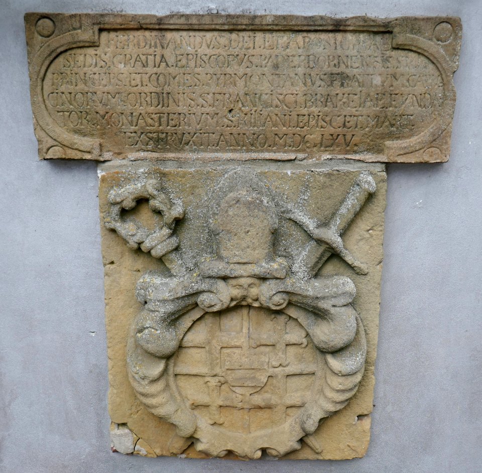 Brakel - Wappenstein bei der Kapuzinerkirche