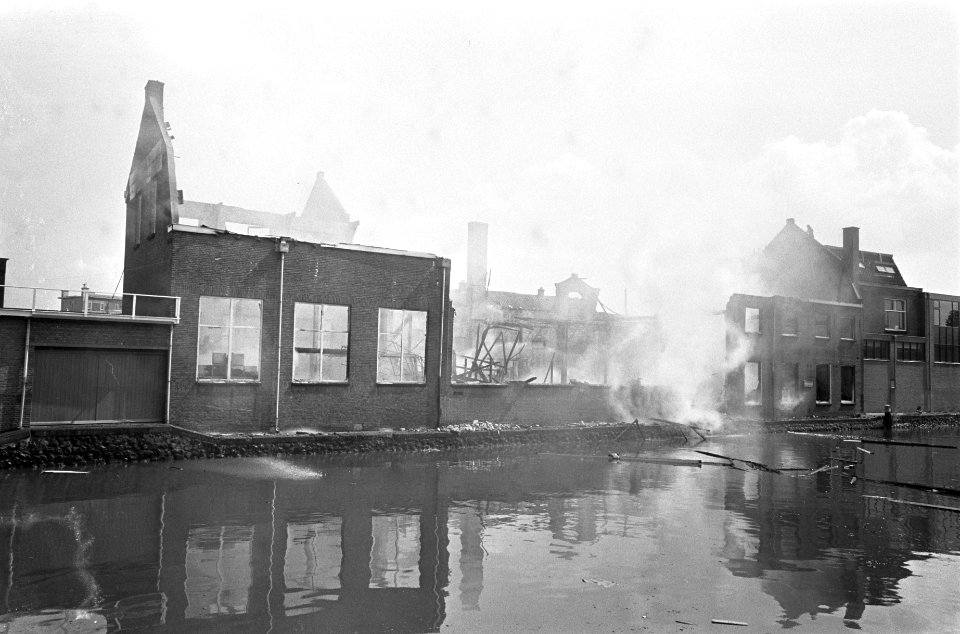 Brand in grossierderij in Utrecht overzicht uitgebrande complex, Bestanddeelnr 922-7038