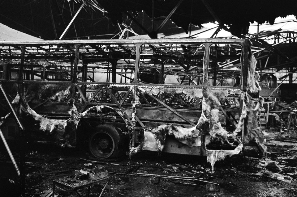Brand in frabriekshal van British Leyland Nederland CV (voorheen autoindustrie V, Bestanddeelnr 924-0824
