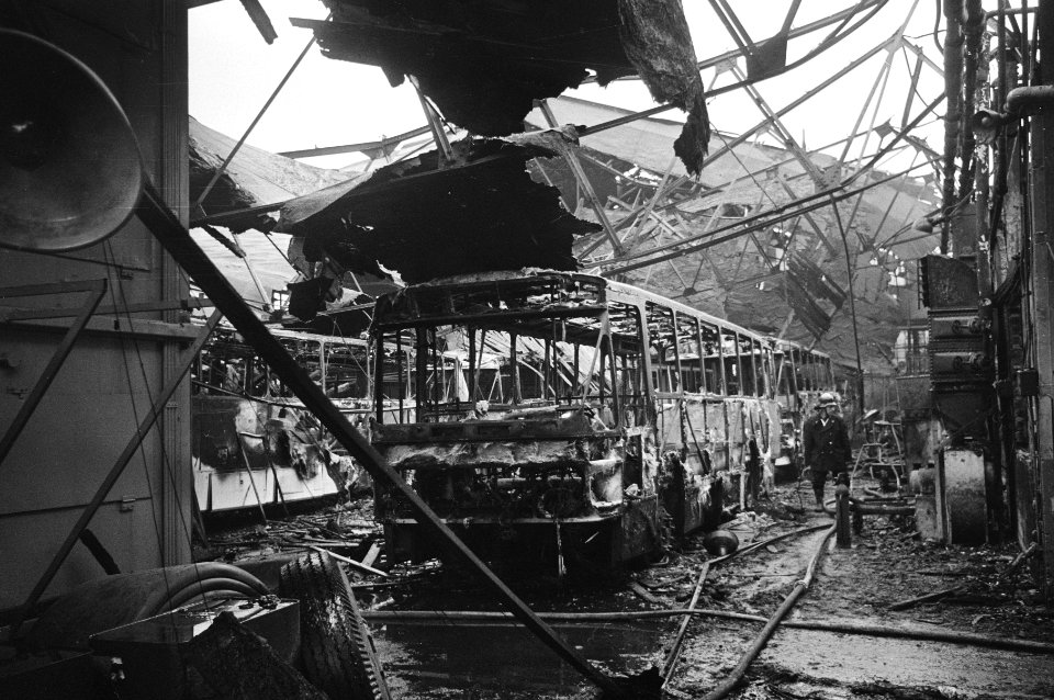 Brand in frabriekshal van British Leyland Nederland CV (voorheen autoindustrie V, Bestanddeelnr 924-0821