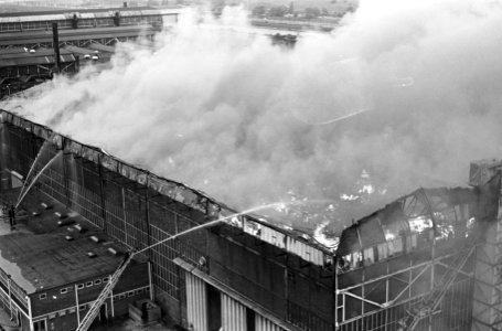 Brand in loods bij NDSM. Overzicht van de brand, Bestanddeelnr 920-6093
