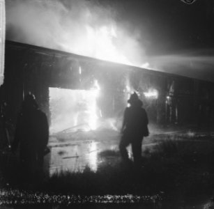 Brand in loodsen aan de Coenhaven, de blussingswerkzaamheden, Bestanddeelnr 916-9428