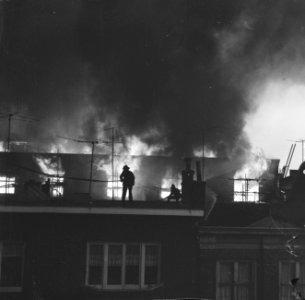 Brand in pakhuis van Blauwhoed aan de Nieuwe Vaart overzicht vanaf het dak, Bestanddeelnr 916-4974