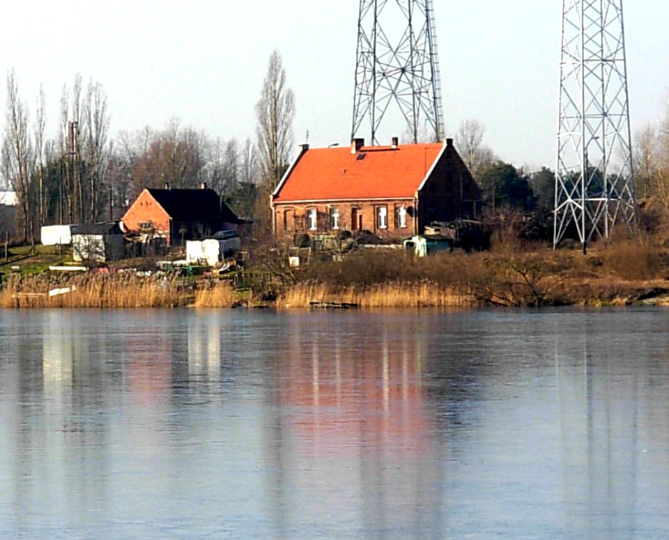 Brdyujście szkoła od toru regatowego 02-2008