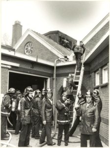 Brand in het B B gebouw ( naast Koningstein) aan het Zuider Buiten Spaarne. NL-HlmNHA 54025697