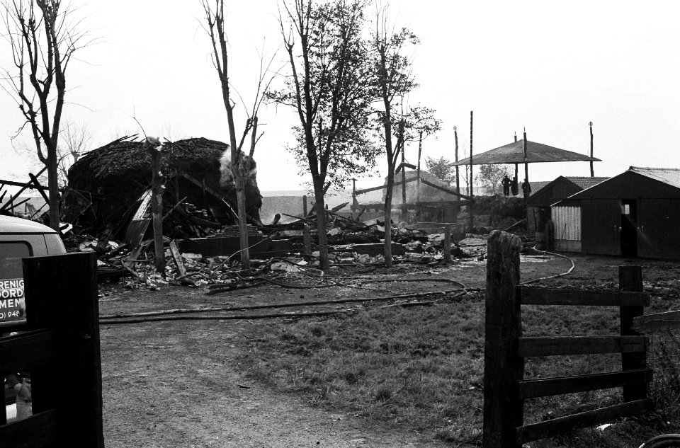 Brand in Hollywood Overzicht afgebrande boerderij, Bestanddeelnr 915-5198
