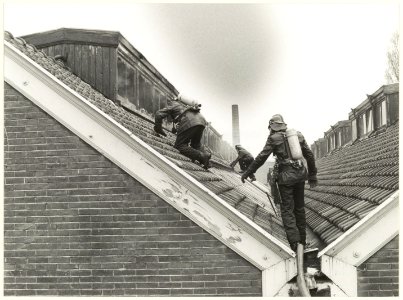 Brand in het B B. gebouw ( naast Koningstein) aan het Zuider Buiten Spaarne, NL-HlmNHA 54025696