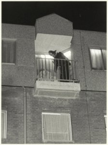 Brand in huize Bosbeek, een bejaarde vrouw wordt door de brandweer van haar balkon gehaald