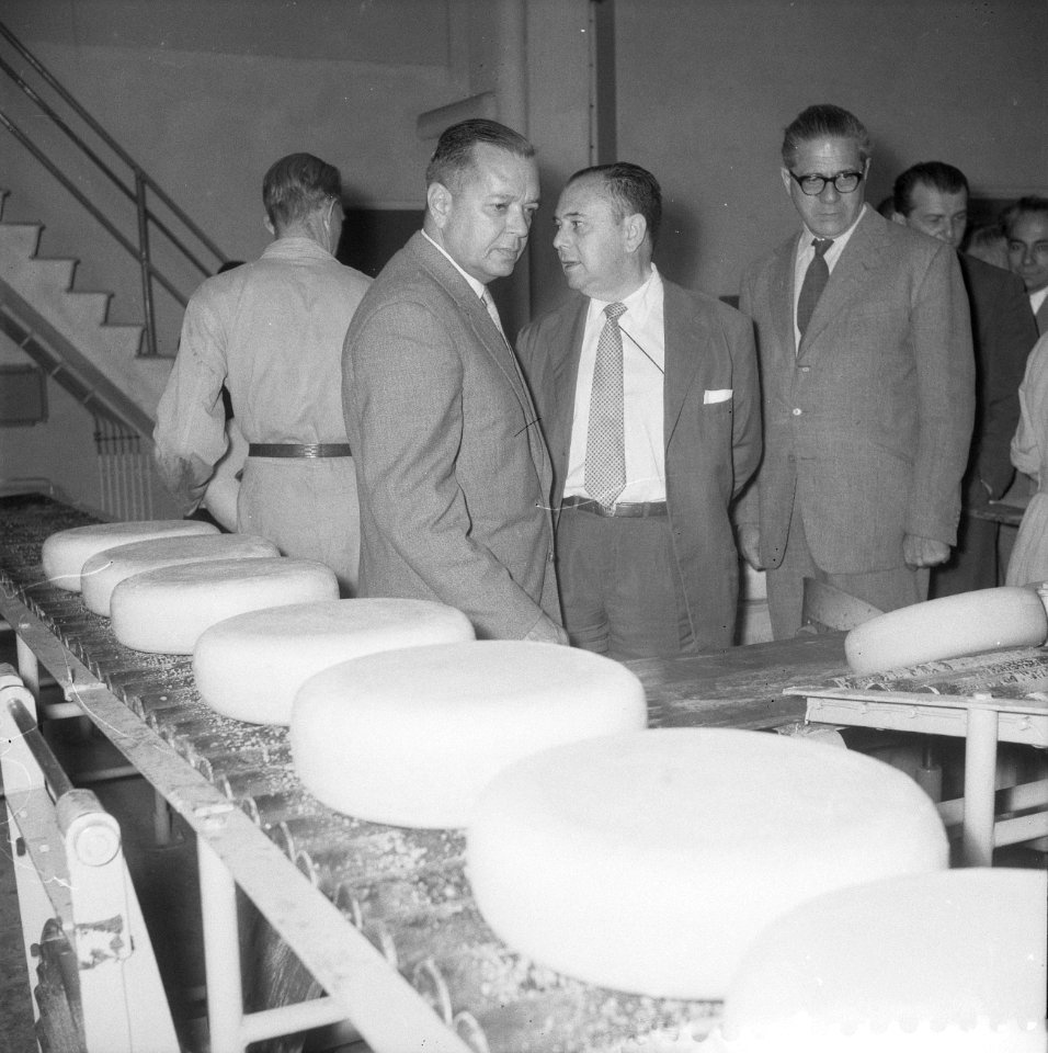 Braziliaanse minister van Landbouw in Nederland dr Mario Meneghetti bezoekt zui, Bestanddeelnr 909-7769