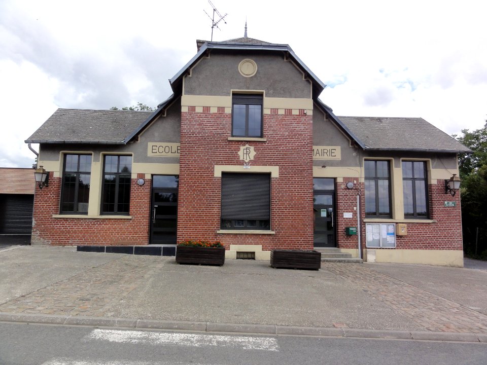 Bray-Saint-Christophe (Aisne) mairie - école