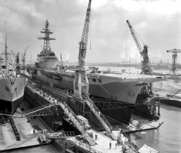 Braziliaans vliegkampschip in dok, Bestanddeelnr 911-4270