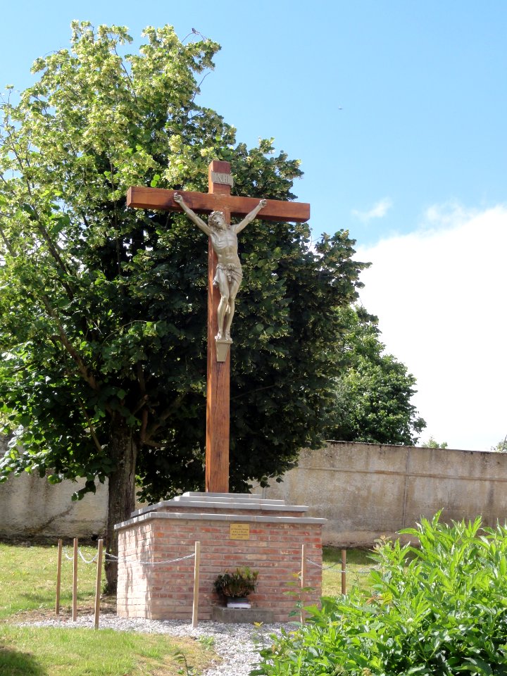 Braye-en-Thiérache (Aisne) croix de chemin