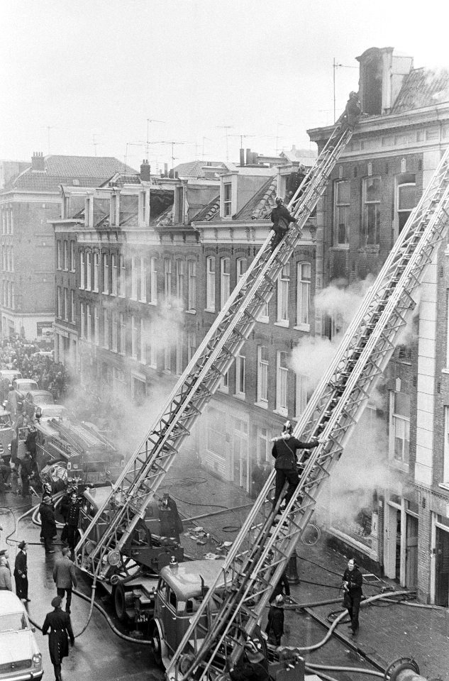 Brand in de Jacob van Campenstraat , overzicht blussingswerkzaamheden, Bestanddeelnr 918-9056