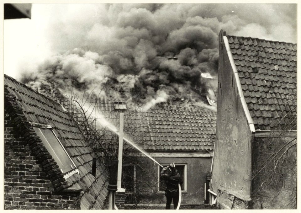Brand in een perceel aan de Jannstraat 50-52. NL-HlmNHA 54005112