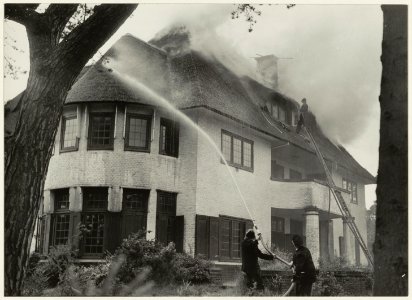 Brand in de villa De Ransuil aan de Leeuwerikenlaan. NL-HlmNHA 54010501