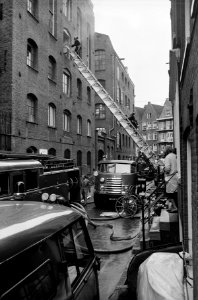 Brand in de plasticfabriek in de Gieterstraat in de Jordaan, Bestanddeelnr 915-5704