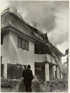 Brand in de villa De Ransuil aan de Leeuwerikenlaan. NL-HlmNHA 54010502