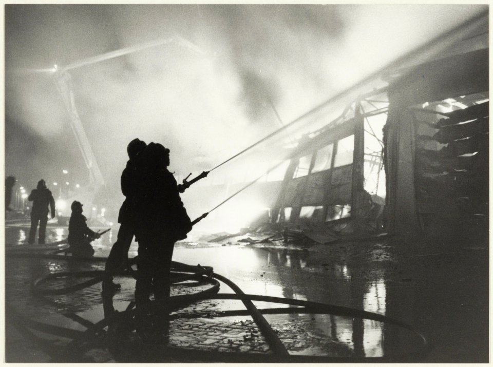 Brand bij CBS Grammofoonplatenmaatschappij. NL-HlmNHA 54011506