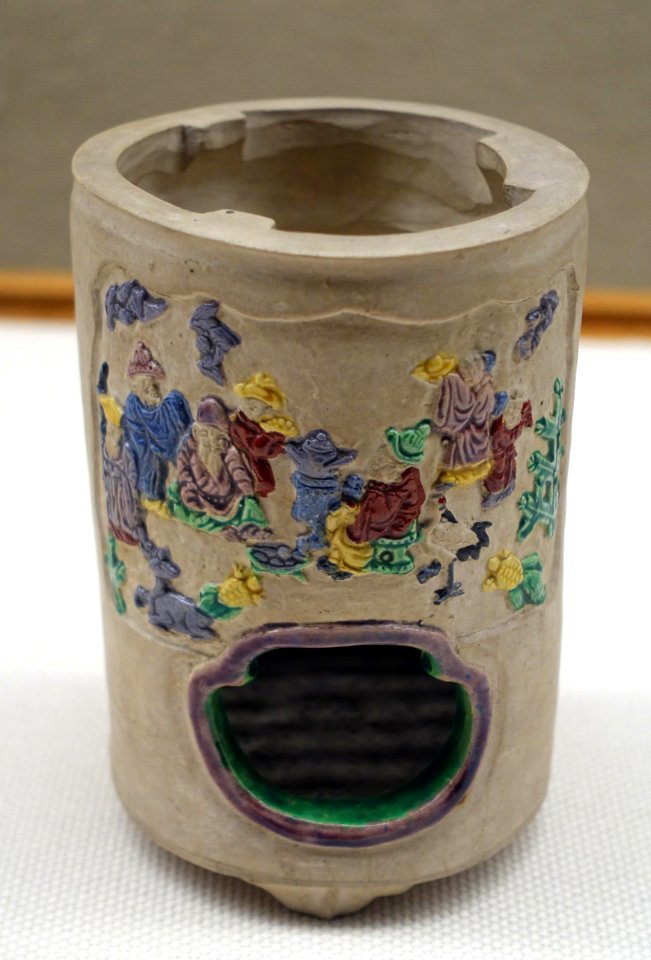 Brazier for boiling water with figure design, by Kinkodo Kisuke, Edo period, 1800s AD, unglazed clay, overglaze enamel- Tokyo National Museum - Tokyo, Japan - DSC09344