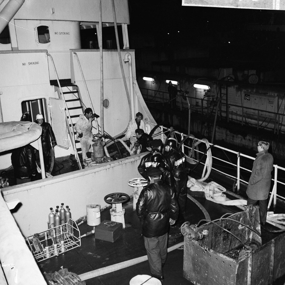 Brand in de machinekamer van de Noorse tanker Mistra tijdens een dokbeurt bij de, Bestanddeelnr 918-5539