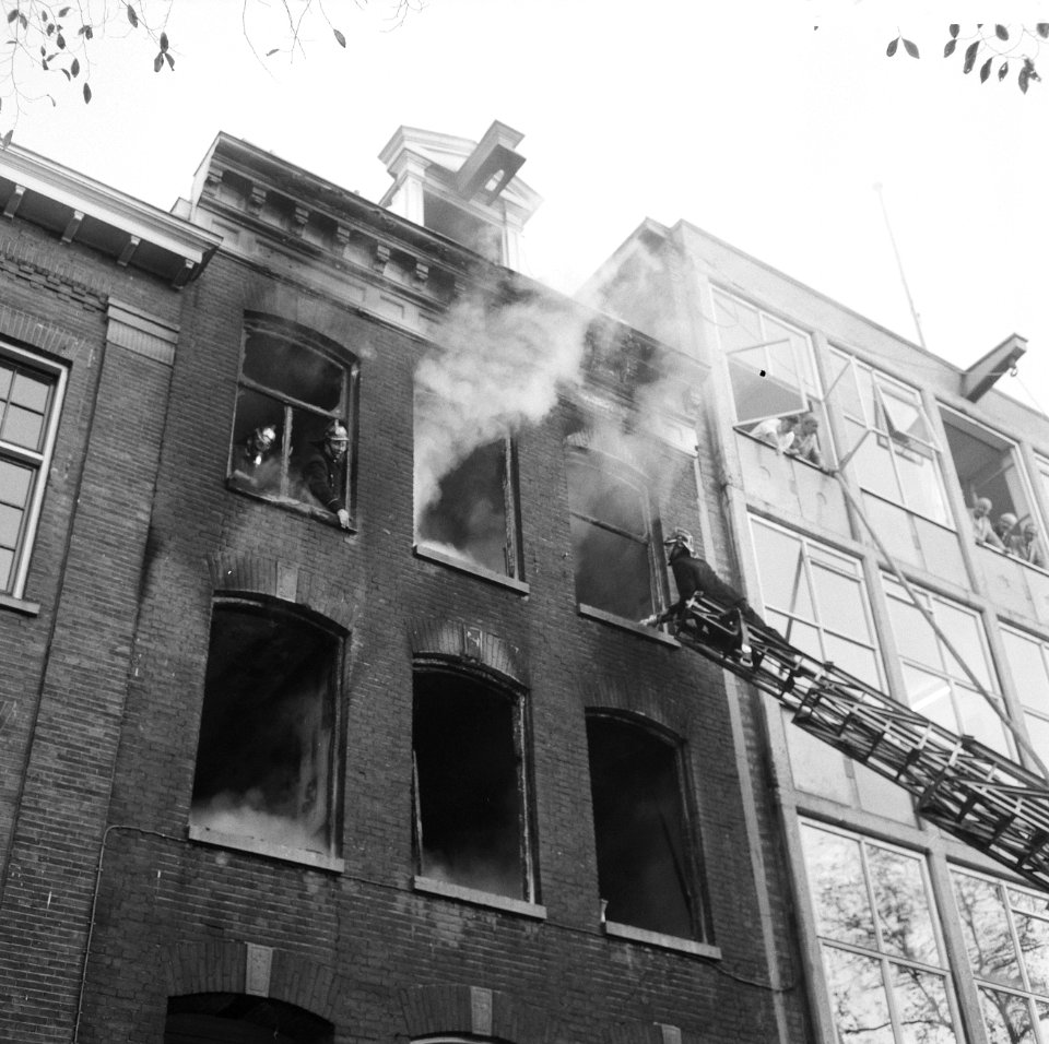 Brandweer aan het werk, Bestanddeelnr 918-3468