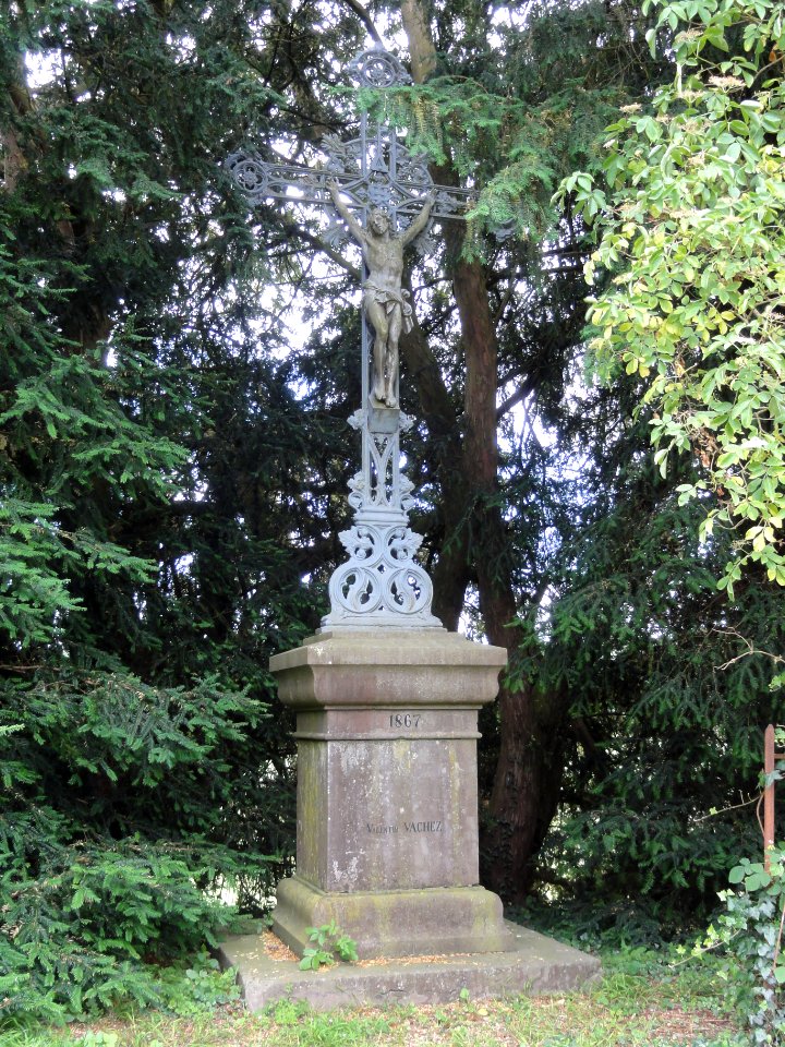 Braye-en-Thiérache (Aisne) croix de chemin, Val Saint Pierre
