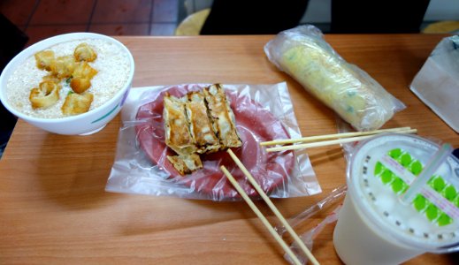 Breakfast at Tung-hai Hua-yuan Bie-shu - Taichung, Taiwan - DSC01797