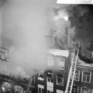 Brand in Spuistraat te Amsterdam bij de Fa. Westor, Bestanddeelnr 914-7319