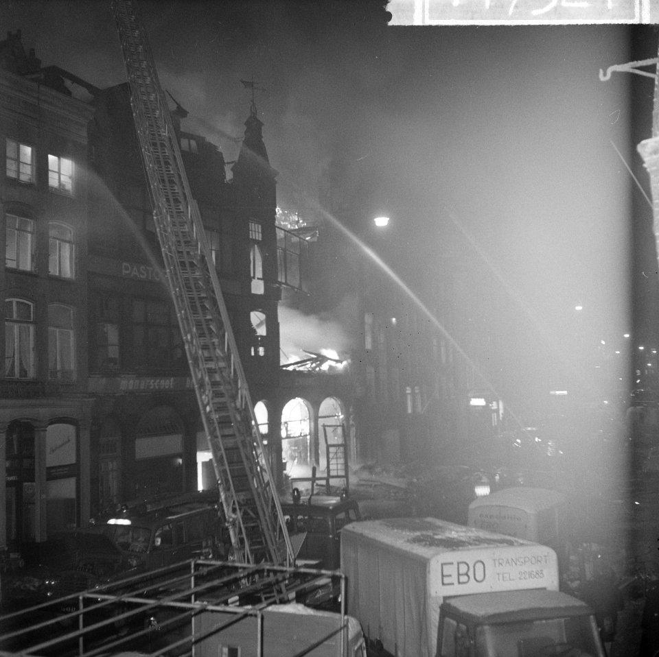 Brand in Spuistraat te Amsterdam bij de Fa. Westor, Bestanddeelnr 914-7324