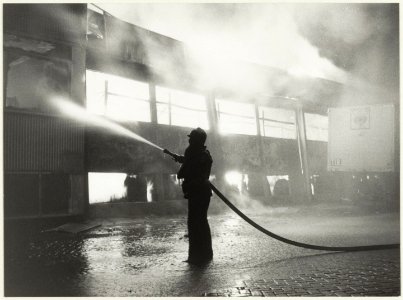 Brand bij CBS Grammofoonplatenmaatschappij. NL-HlmNHA 54011507