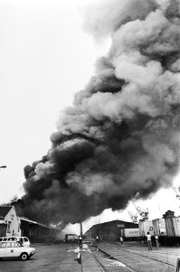 Brand in Spoorhaven Rotterdam, brandweer tijdens blussingswerk, Bestanddeelnr 928-6644