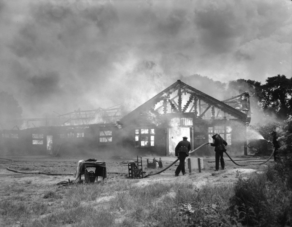Brand in een aantal houten verenigingsgebouwen, en het bijeenkomstlokaal van het, Bestanddeelnr 911-3219
