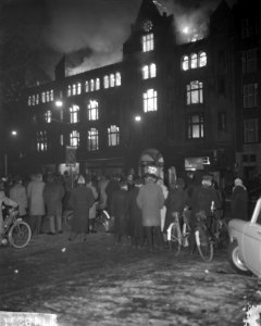 Brand bij C en A aan het Damrak te Amsterdam, Bestanddeelnr 914-8231