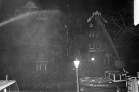 Brand in sexclubs aan de Oude Zijds Achterburgwal in Amsterdam, 13 doden tijden…, Bestanddeelnr 932-8110
