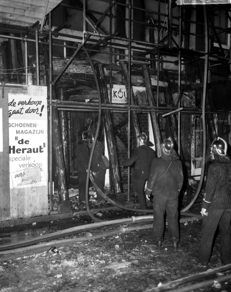 Brand op de Nieuwendijk pand no. 132, brand op Nieuwendijk, Bestanddeelnr 917-0586