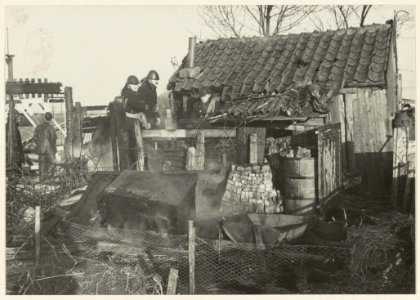 Brand in speeltuin de Liede aan het Liewegje, hoek Amsterdamsevaart. NL-HlmNHA 54004790
