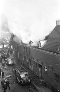 Brand in werkplaats voor blinden aan de Amstel, overzicht blussingswerkzaamheden, Bestanddeelnr 917-0298