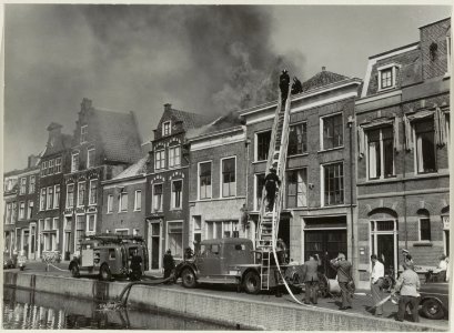 Brand op de bovenverdieping van een drukkerij aan de Bakenessergracht 21