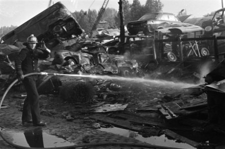 Brand in autosloperij in Amsterdam, Bestanddeelnr 929-7511