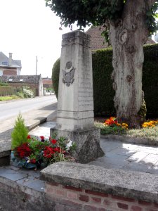 Brancourt-le-Grand (Aisne) stèle mémorial de guerre