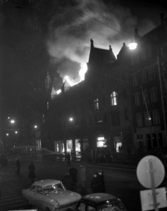 Brand bij C en A aan het Damrak te Amsterdam, Bestanddeelnr 914-8232
