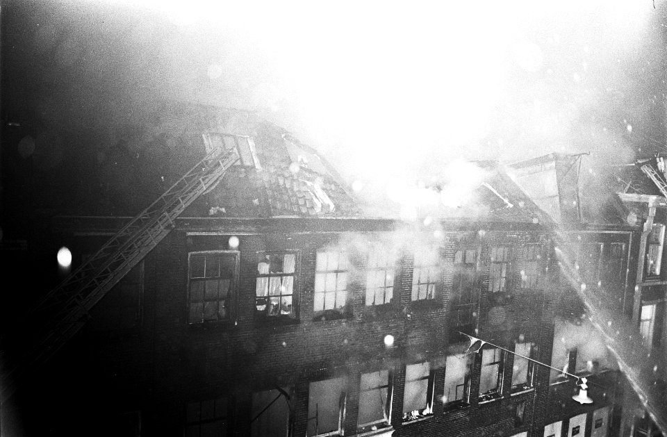 Brand in atelier en pakhuis in Govert Flinckstraat in Amsterdam, Bestanddeelnr 923-4072