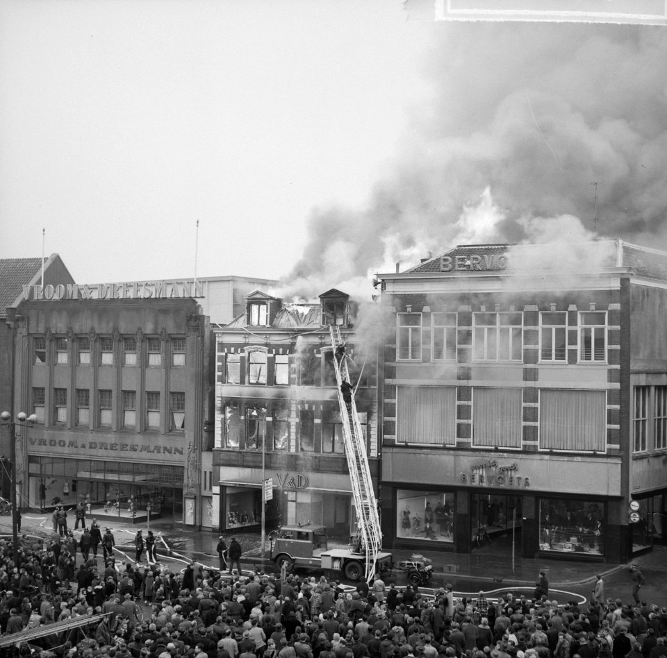 Brand bij V en D te Leeuwarden Overzicht van de brand, Bestanddeelnr 914-9536