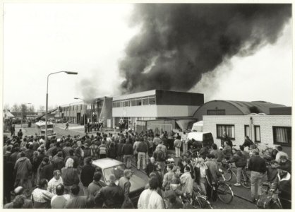 Brand bij snoepfabriek Stuvé in de Waarderpolder. NL-HlmNHA 54032231
