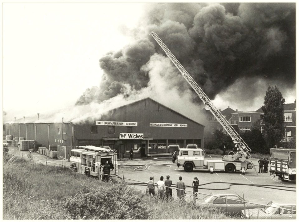 Brand bij het doe-het-zelfbedrijf Wickes, Verspronckweg 63a, NL-HlmNHA 54014847